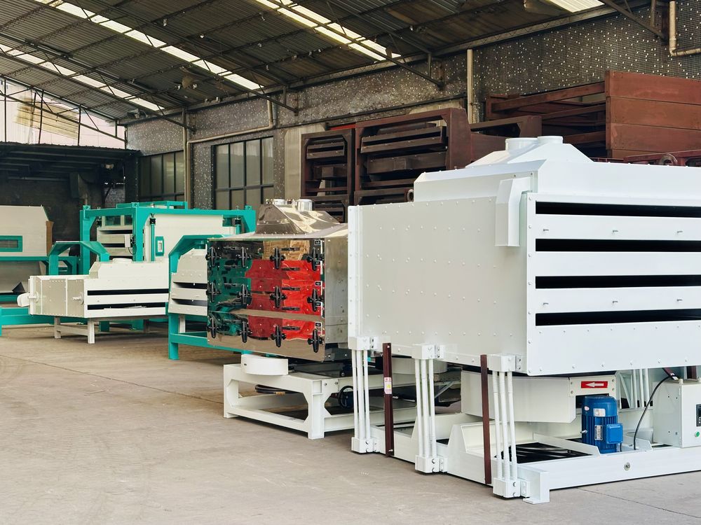 展鹰粮机 - 工厂实拍