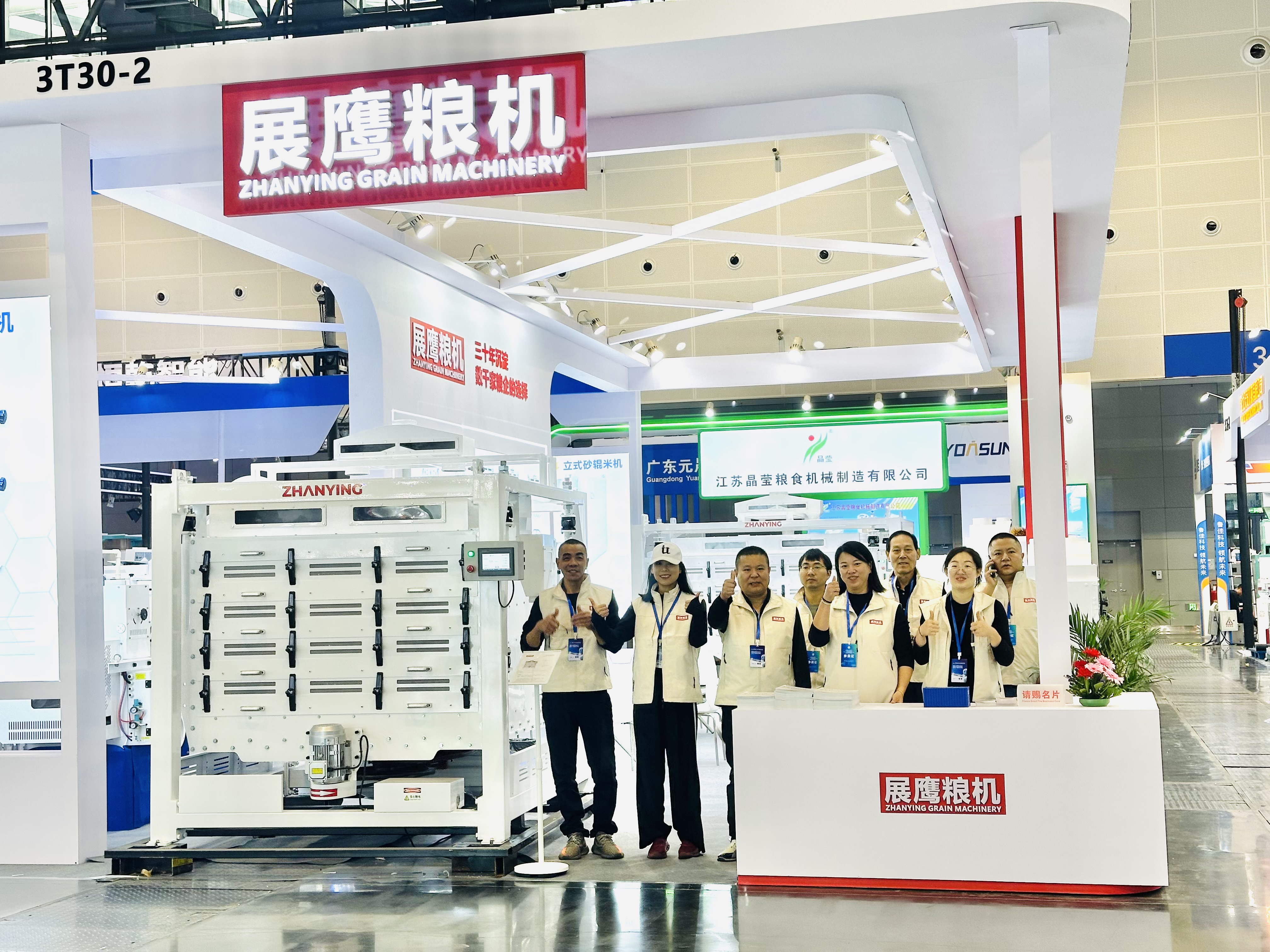 展鹰粮机现代化粮食加工机器与生产车间实景