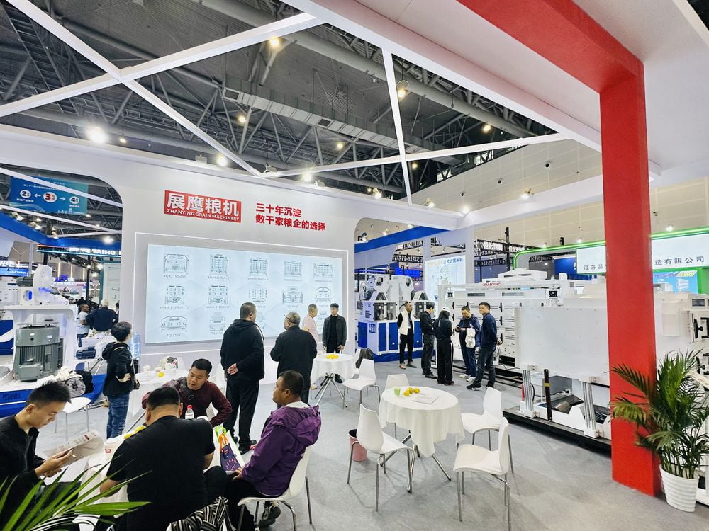 展鹰粮机 - 展会现场