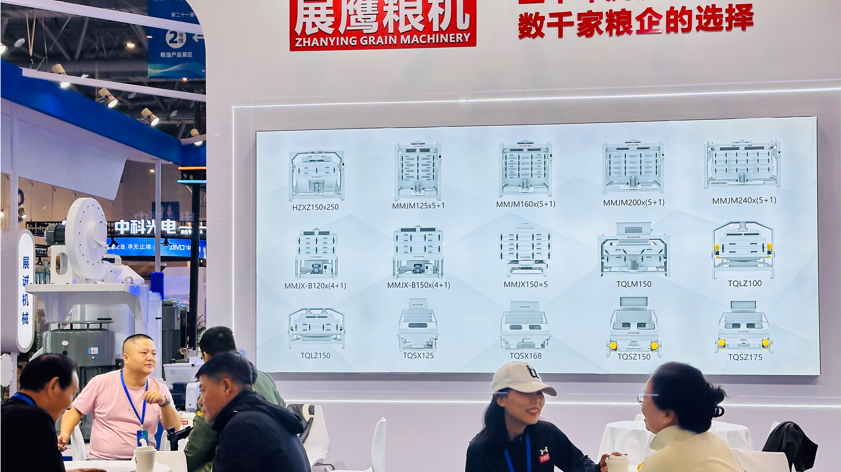 金黄稻田丰收景象